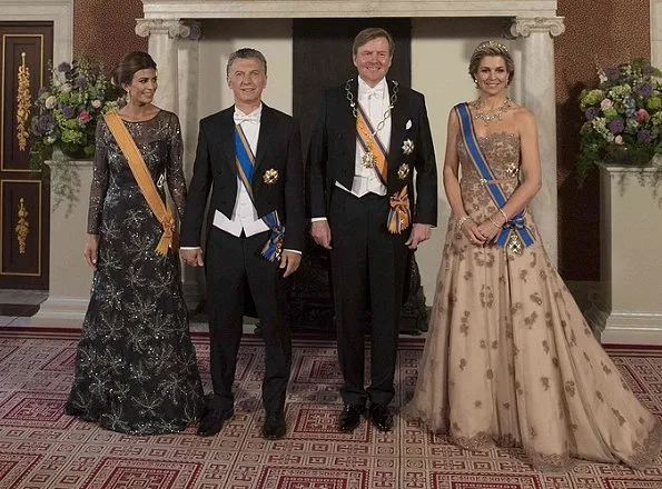Queen Maxima wore Jan Taminiau gown and House Diamonds Necklace. Princess Beatrix was attended the state banquet. She wore the Antique Pearl tiara