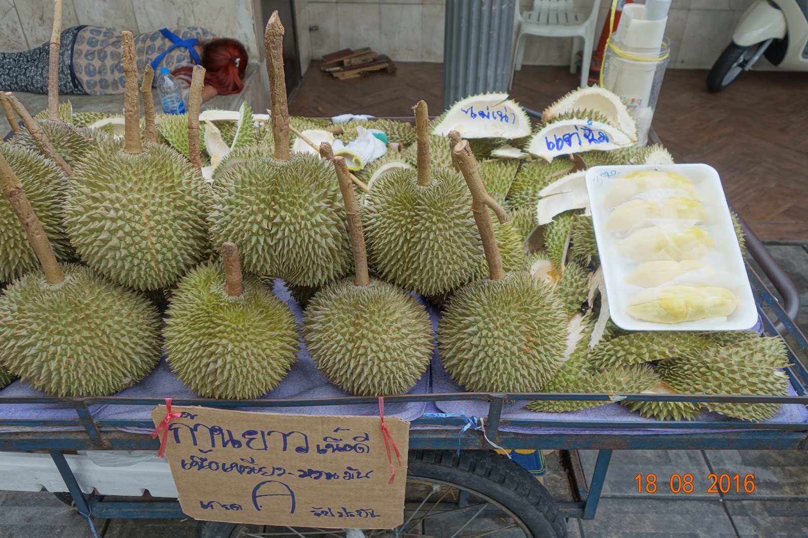 ChristianPFC Adventures in Thailand Durian and pomelo varieties