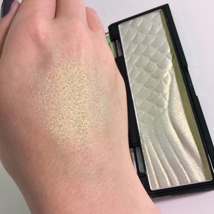 wet n wild megaglo Highlighting Bar Midnight Moon swatch wet n wild megaglo Highlighting Bar Midnight Moon swatch