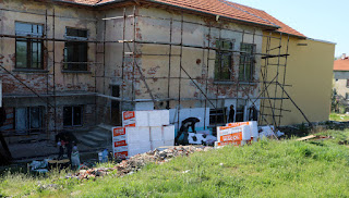 Insulation goes on the wall Insulation goes on the wall
