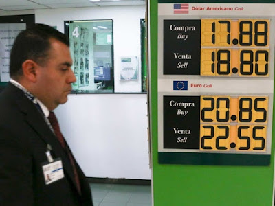 Ofertan casas de cambio del AICM el dólar en $18.92 Ofertan casas de cambio del AICM el dólar en $18.92