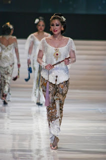 Model Kebaya Bali Modern Terbaru 2015 Model Kebaya Bali Modern Terbaru 2015