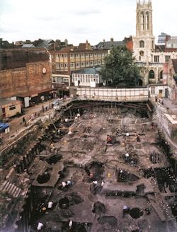 Fuente: http://www.archeurope.com/uploads/images/Viking/York/Coppergate%20Excavations,%20York%20%28small%29.jpg
