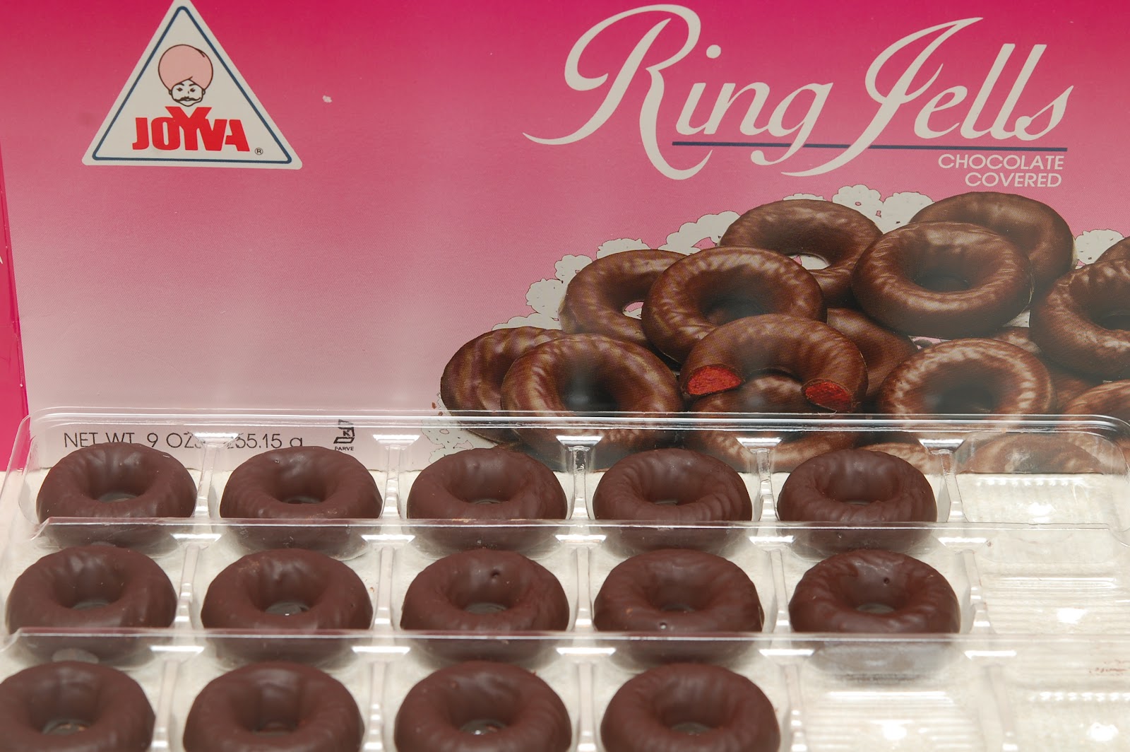 CHOCOLATE DIPPED PRETZELS TOPPED WITH JELLY RINGS Hugs and Cookies XOXO