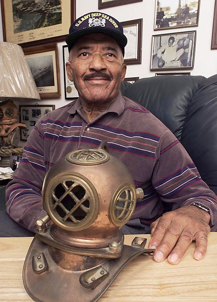 Pioneering Master Diver Carl Brashear Laid to Rest - Navy