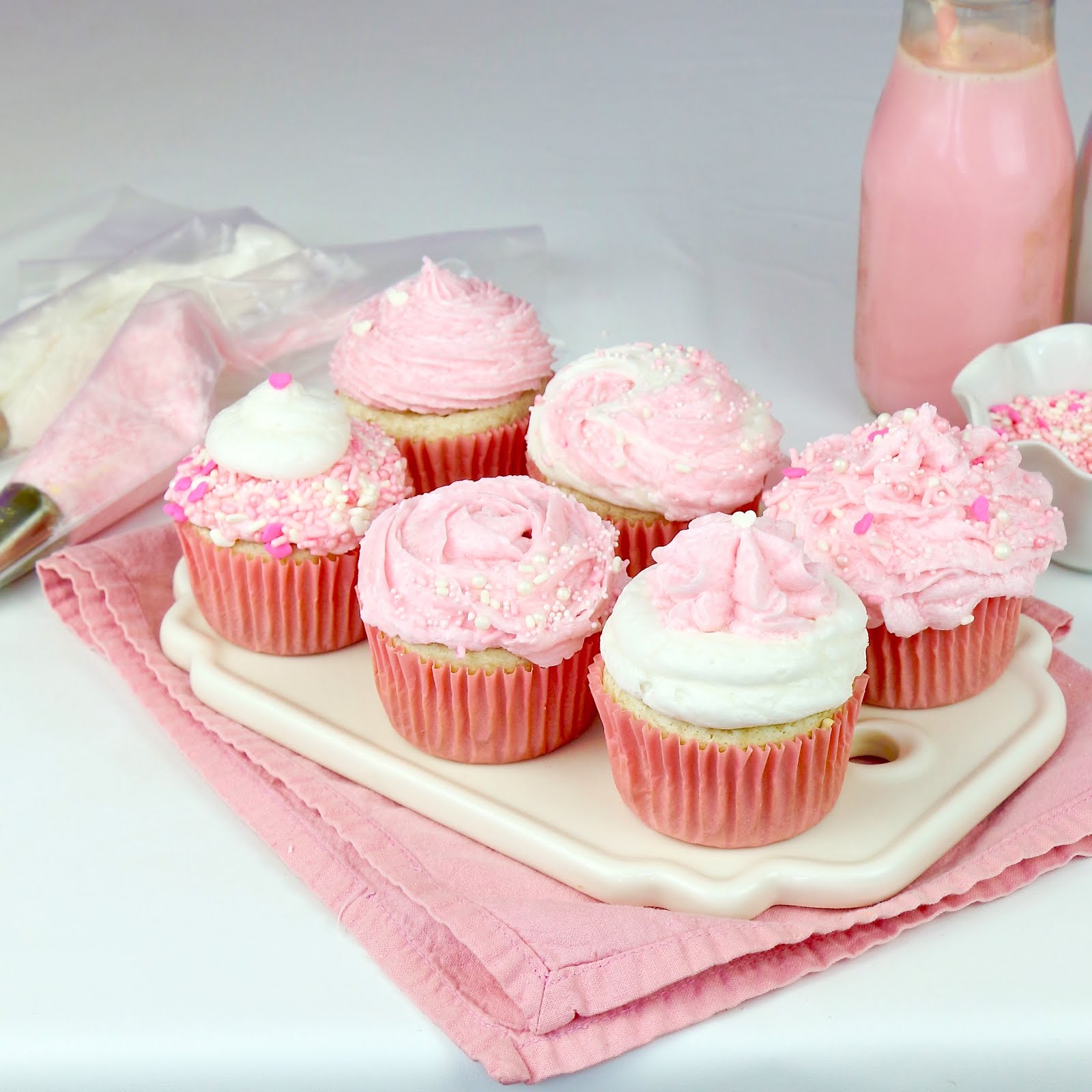 {VIDEO} How To Frost A Cupcake My Favorite bakerystyle cupcake
