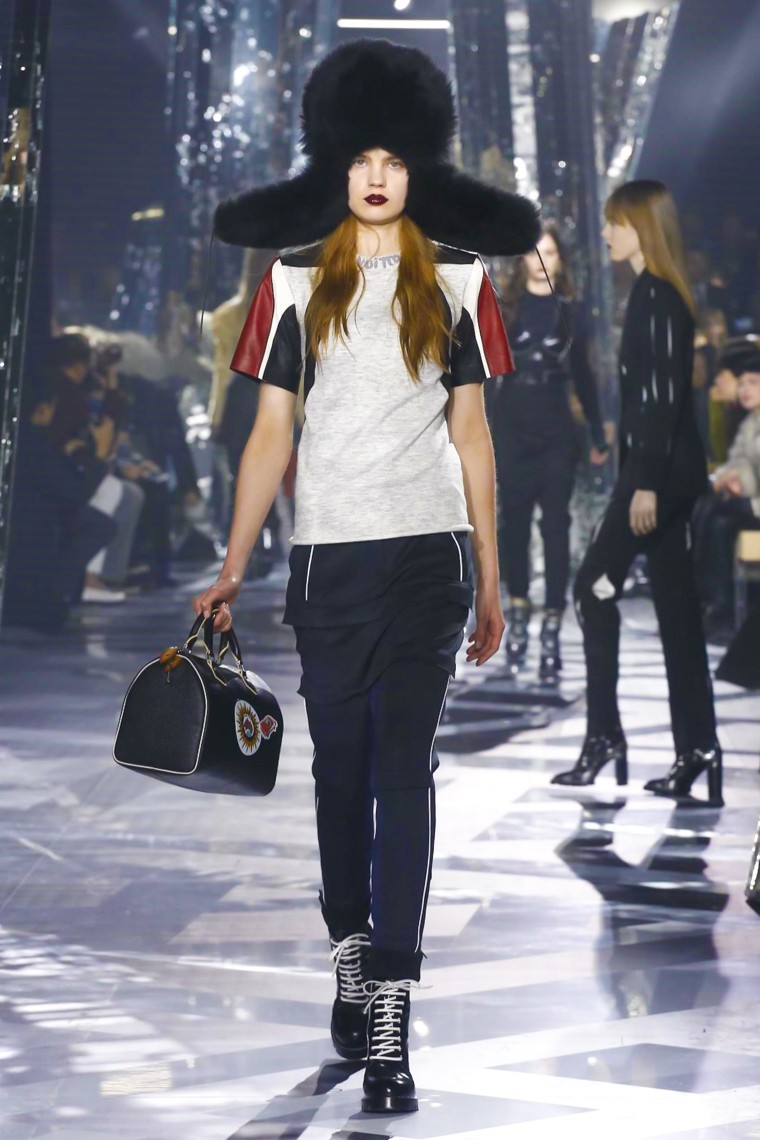 Louis Vuitton Fall/Winter 2016-2017 RTW PFW louis-vuitton-fall-winter-2016-2017-collection-paris-fashion-week, louis-vuitton-fall-winter-2016-2017, louis-vuitton-fall-winter-2016, louis-vuitton-fall-winter-2017, louis-vuitton-fall-winter, louis-vuitton-fall, louis-vuitton-fall-2016-2017, louis-vuitton-fall-2016, louis-vuitton-fall-2017, louis-vuitton-automne-hiver, louis-vuitton-automne-hiver-2016-2017, louis-vuitton-automne-hiver-2016, louis-vuitton-automne-hiver-2017, louis-vuitton-aw-2016, paris-fashion-week-2016, dudessinauxpodiums, du-dessin-aux-podiums
