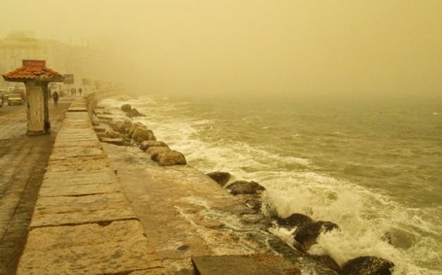 العواصف تحتجز 16 سفينة بالمخطاف الخارجي لميناء الإسكندرية