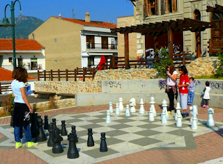 Καστοριά: Μεσαιωνική Μάχη στην Υπαίθρια Σκακιέρα