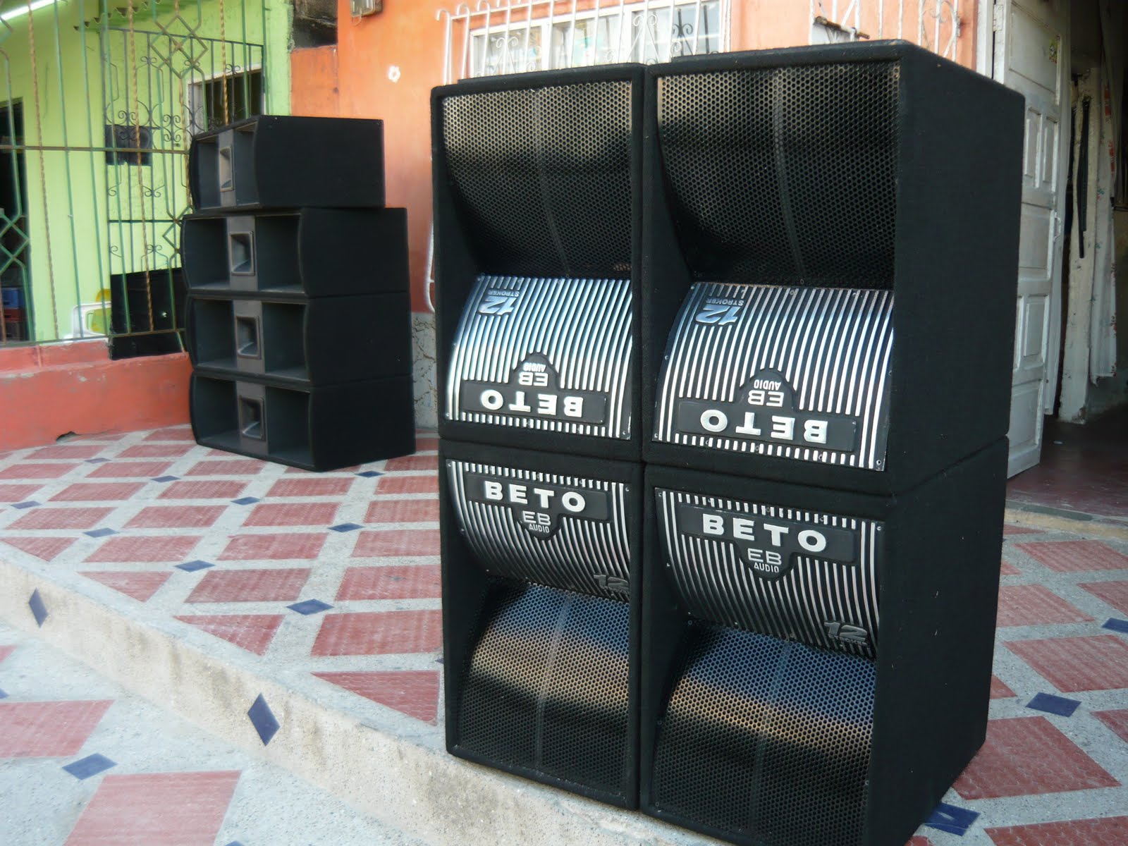 ebaudio: Line array Racks Bajos de presion