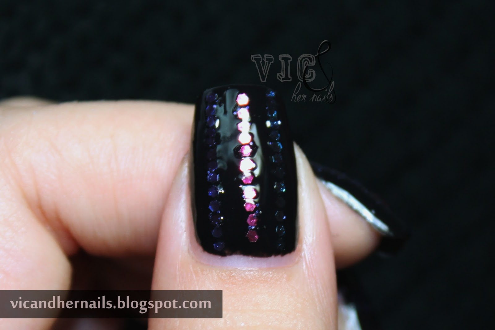 Vic and Her Nails: 31 Day Challenge 2013 - Day 17: Glitter