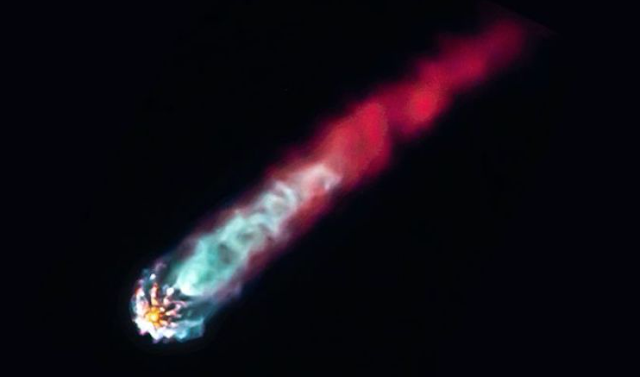 Meteor ou OVNI, première photo du genre prise par SpaceX  Ufovni2012%2B%25280%2529