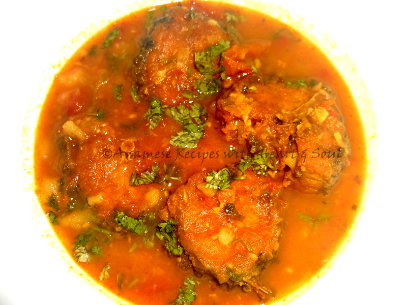 Assamese Recipes Bilahi Masor Tenga ( Fish in Tomato gravy An