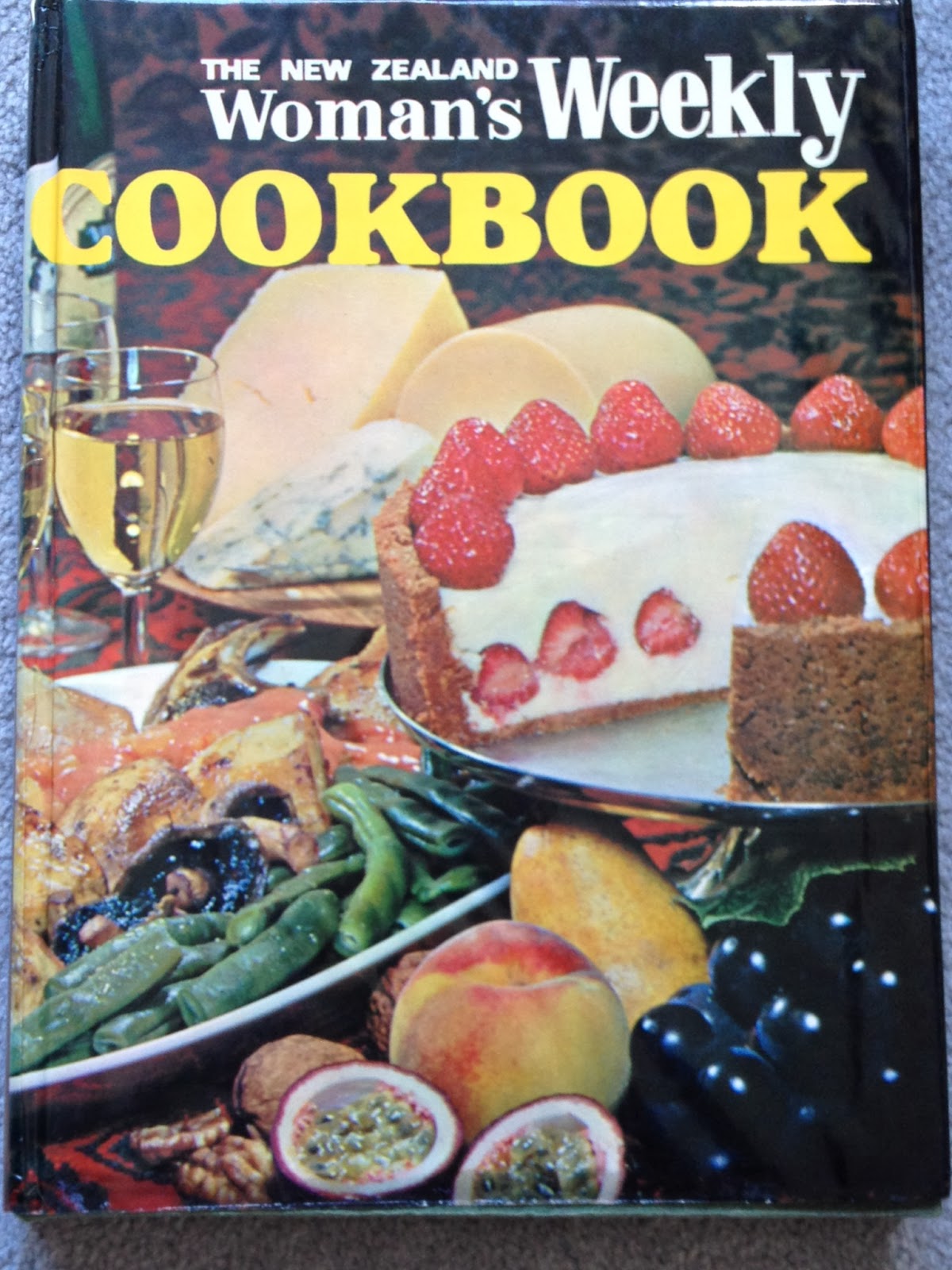 The New Zealand Woman's Weekly Cookbook, 1971 Hardback