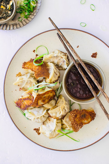 Jiaozi au poulet au thé jasmin / jiaozi de pollo con té jazmin