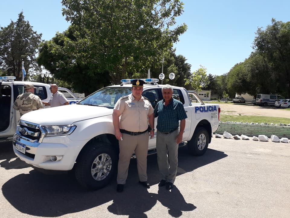Municipalidad de Caleufú: LA COMISARÍA DEPARTAMENTAL DE CALEUFÚ RECIBIÓ UNA PICK-UP RANGER 0KM