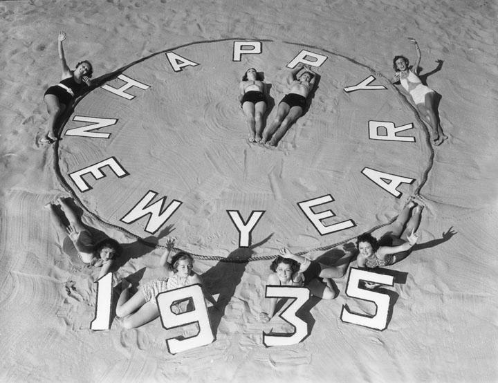 New Year on the Beach: 12 Interesting Vintage Photos of Women Greeting ...