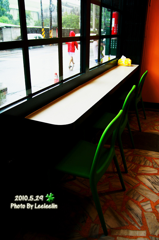 貝里義大利薄餅披薩|北大佳園路義大利餐廳|三峽北大手工披薩|牛肝蕈雞肉披薩|義式香腸菠菜披薩