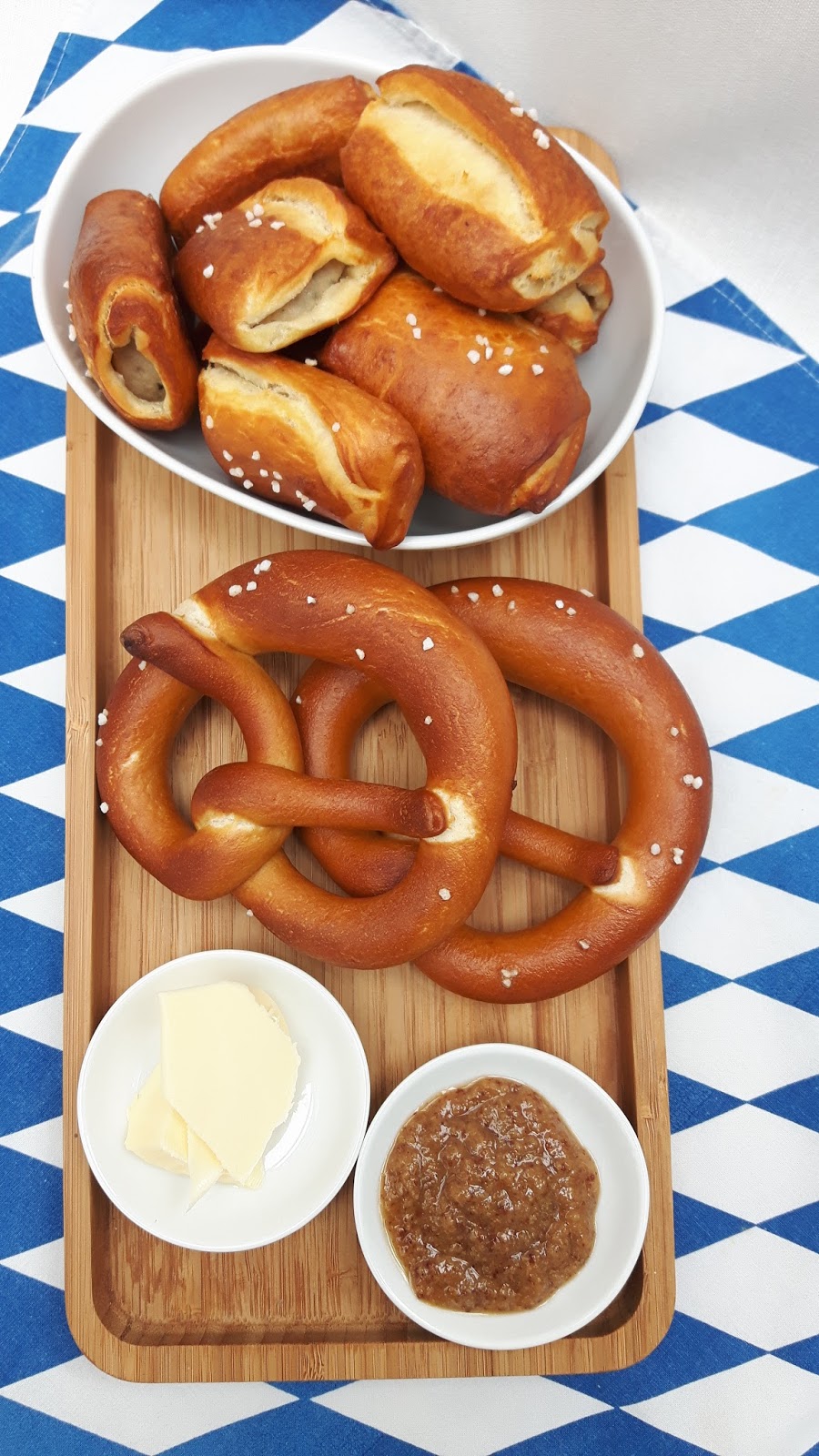 Weißwurst-Frühstück mal anders: Weißwurst-Happen im Brezn-Teig