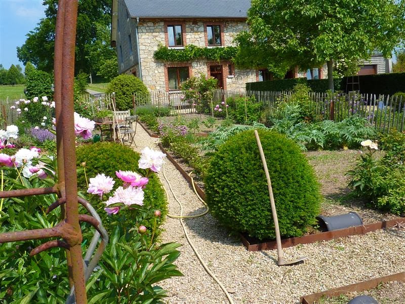 Sous le ciel ardennais Le jardin de Jean Nickell