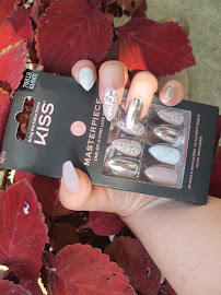 mani masterpiece luxe kiss manicure