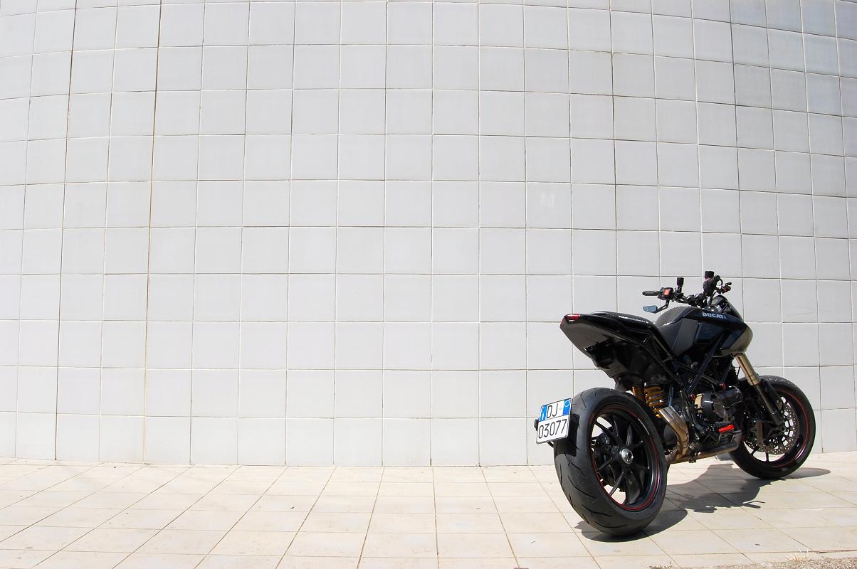Racing Cafè: Ducati Hypermotard 1100 S "Black Hy Evo 977 Diavolo Nero ...