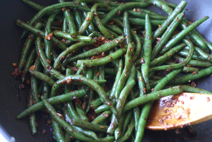 Garlicky Green Beans with Spicy Miso Sauce by SeaonWithSpice.com