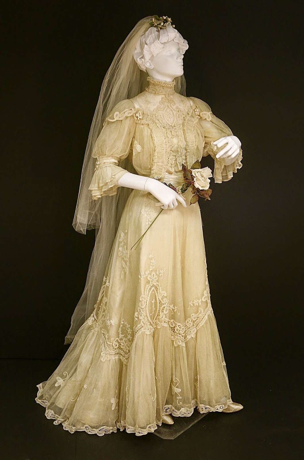 Darien Historic Dress: Wedding gown, net dress (c. 1905) #114