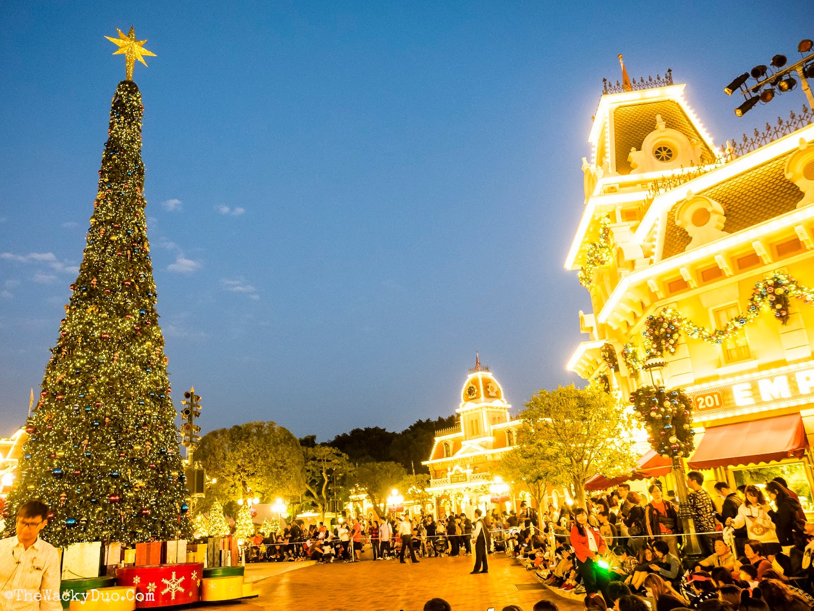 A Sparkling Christmas Hong Kong Disneyland