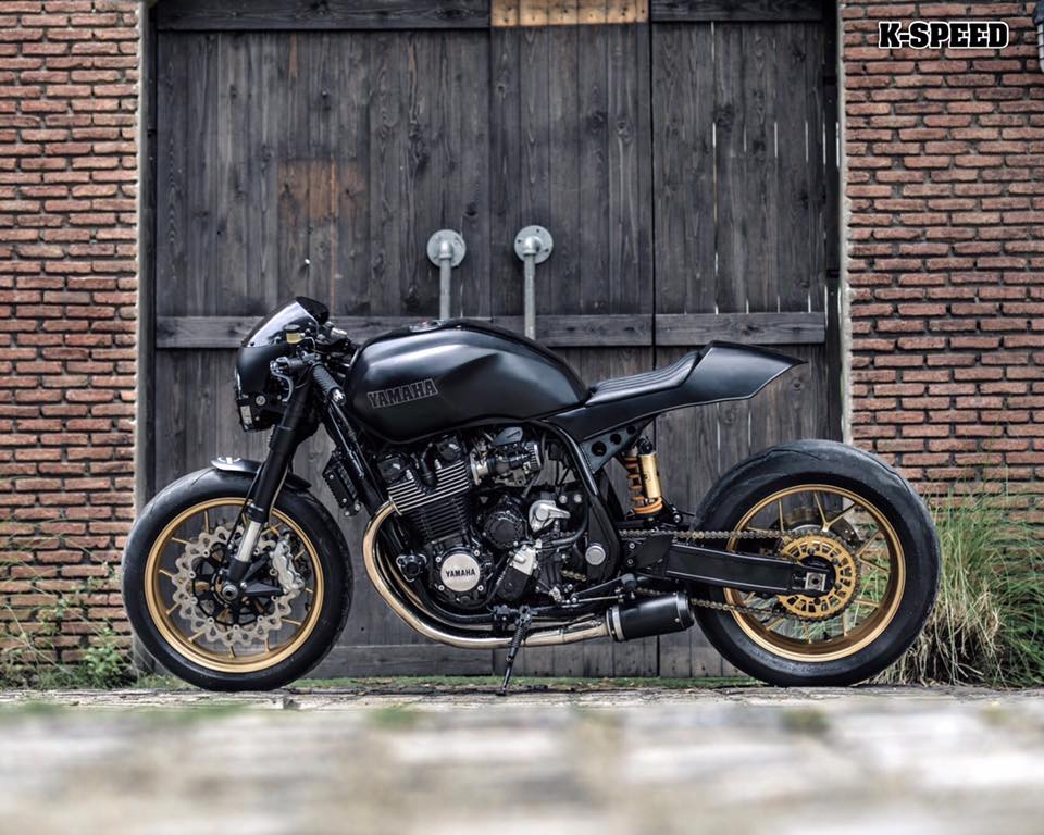 Мотоцикл BMW Cafe Racer чёрный
