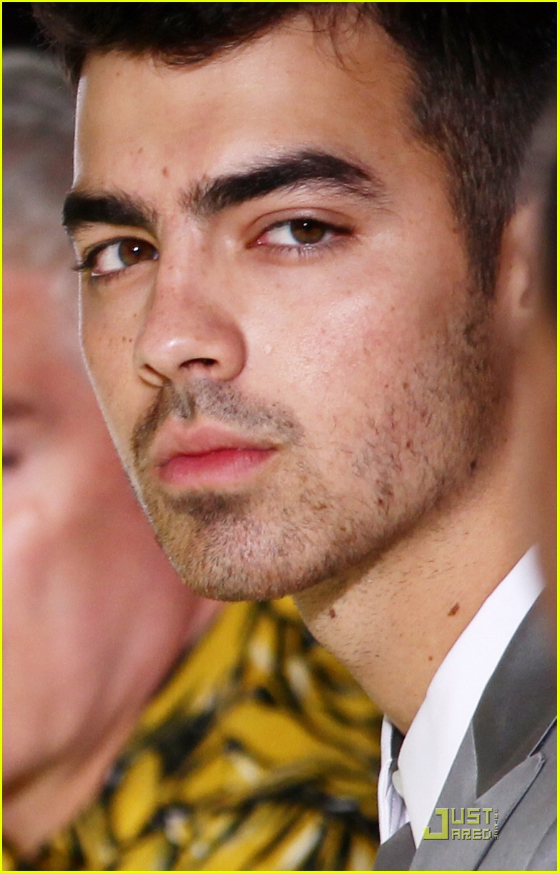 Disney BR 3 anos de magia Disney Joe Jonas divulga o single "See No
