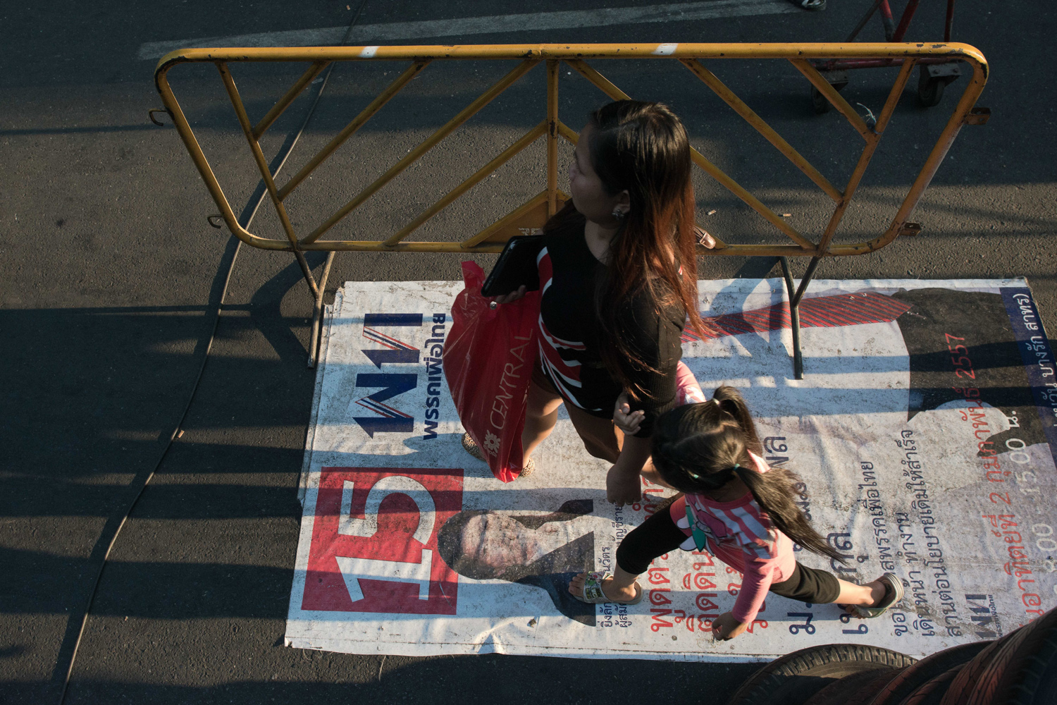 Thai E-News : \u0e1b\u0e31\u0e0d\u0e2b\u0e32 \u0e04\u0e27\u0e32\u0e21\u0e02\u0e31\u0e14\u0e41\u0e22\u0e49\u0e07 \u0e1b\u0e35\u0e17\u0e35\u0e48 3 \u0e02\u0e2d\u0e07 \u0e04\u0e2a\u0e0a. \u0e41\u0e25\u0e30\u0e23\u0e31\u0e10\u0e1a\u0e32\u0e25 \u0e40\u0e23\u0e34\u0e48\u0e21\u0e21\u0e35 \u201c\u0e25\u0e31\u0e01\u0e29\u0e13\u0e30\u0e1e\u0e34\u0e40\u0e28\u0e29\u201d