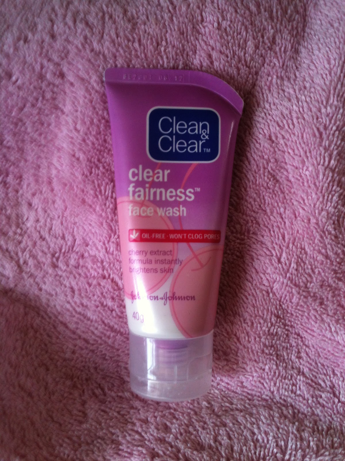 Makeup Chirps CLEAN & CLEAR CLEAR FAIRNESS FACE WASH REVIEW