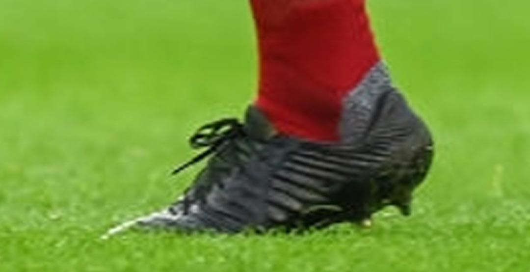 blackout tiempo football boots