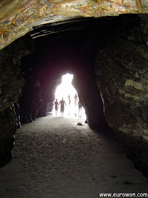 Cueva en la playa de las Catedrales