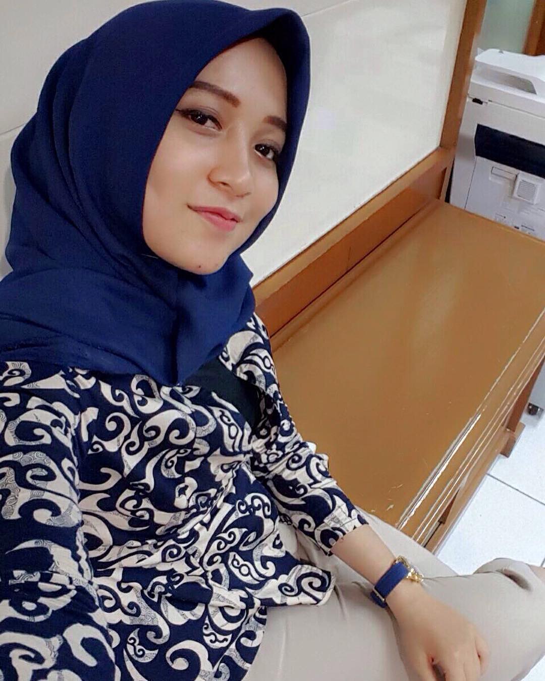 Mama Muda Berjilbab cantik manis Dan Gemesin - Republic Renger Cantik
