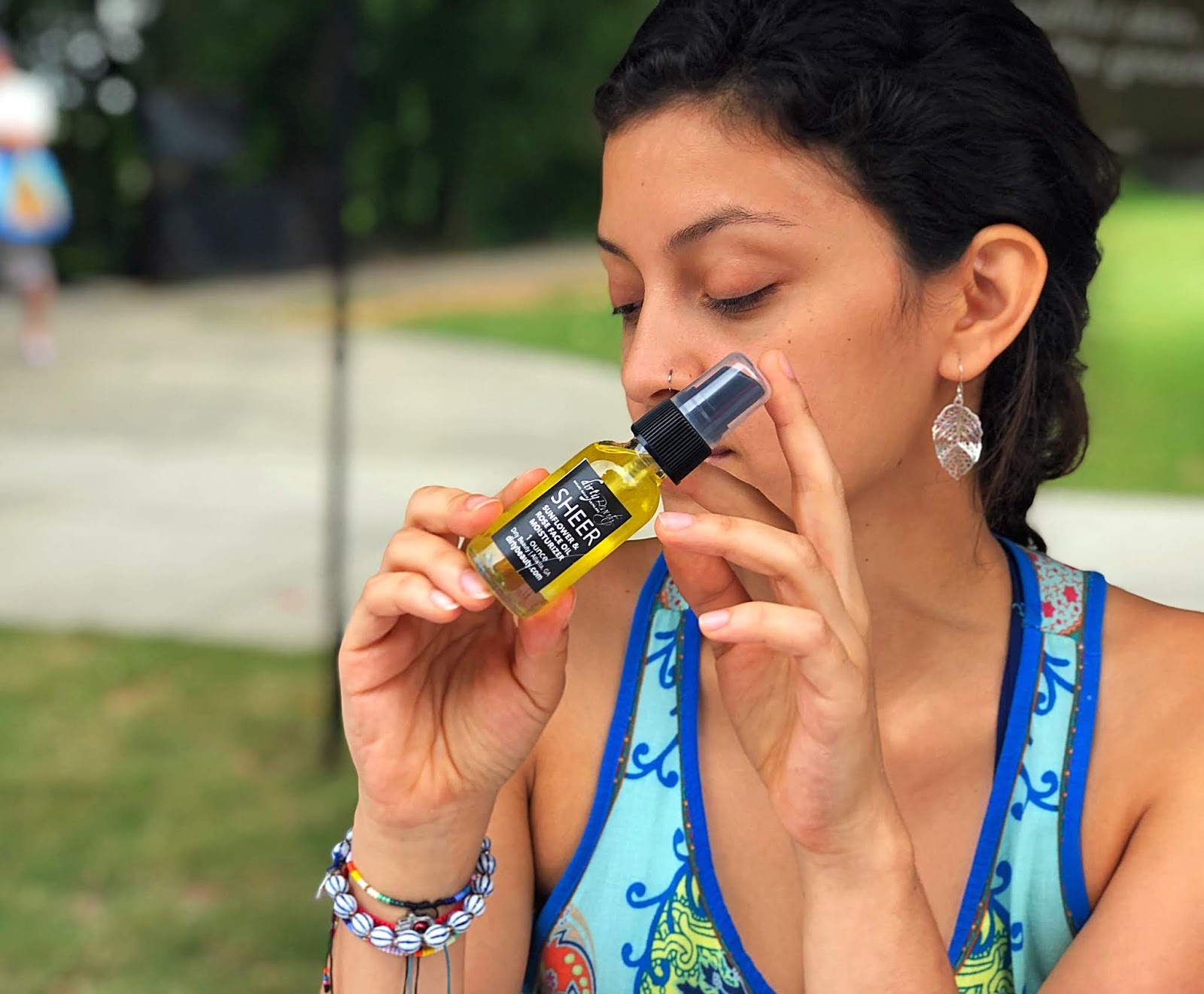 Dirty Beauty Cosmetics Manufacturing How to use Face Oil as a natural