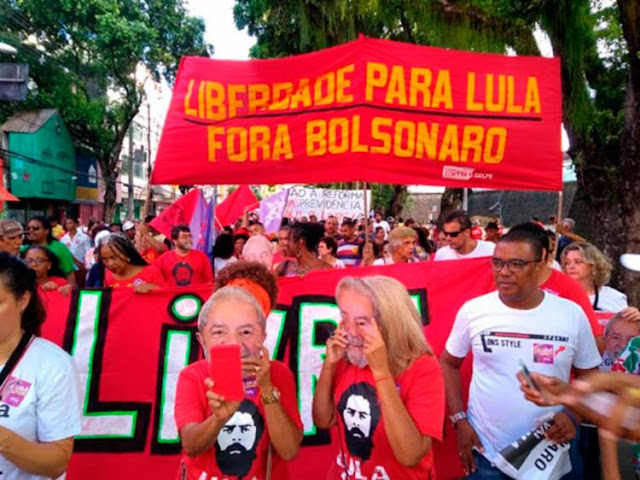 Ato pró-Lula em Salvador marca 1 ano de sua prisão e pede 'Fora Bolsonaro'