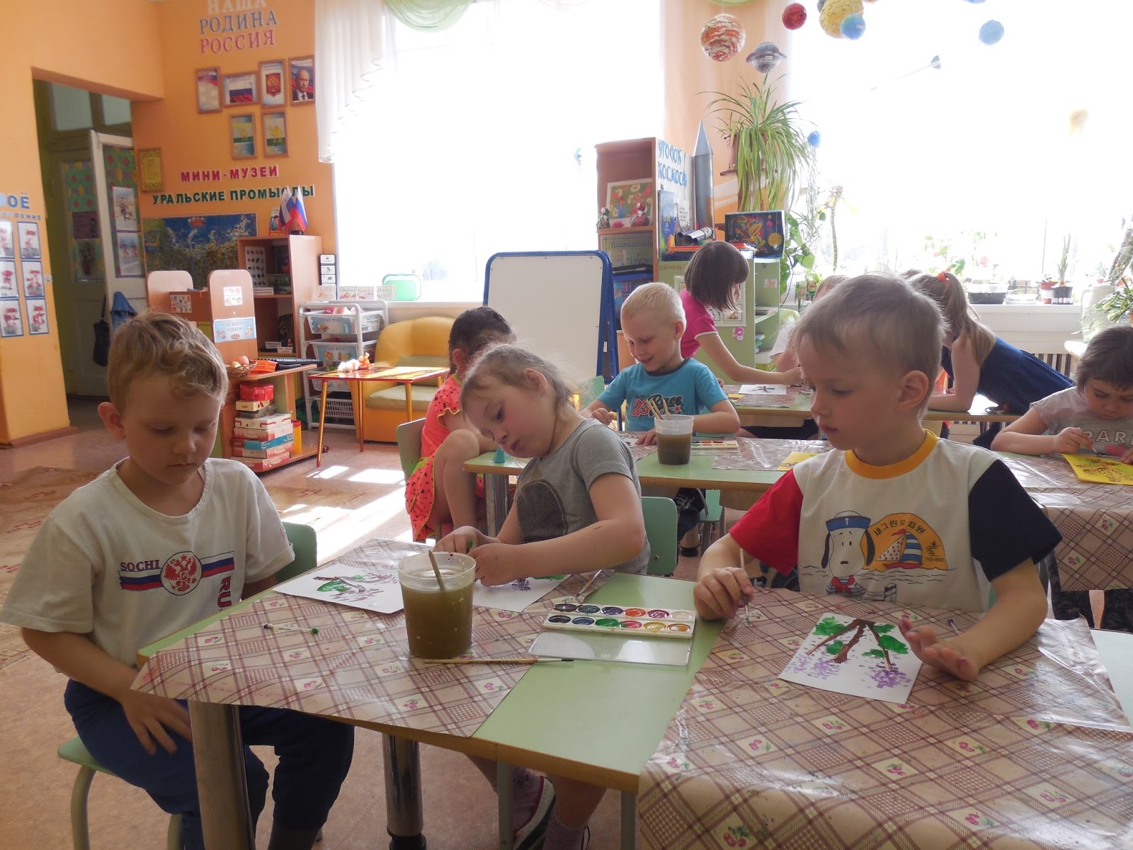 Садик 122 нижний новгород. Художник henry jules jean geoffroy (french, 1853 - 1924) малыши. Детский сад на прогулке ссср. Воспитатель в детском саду старое. Воспитатель детского сада.