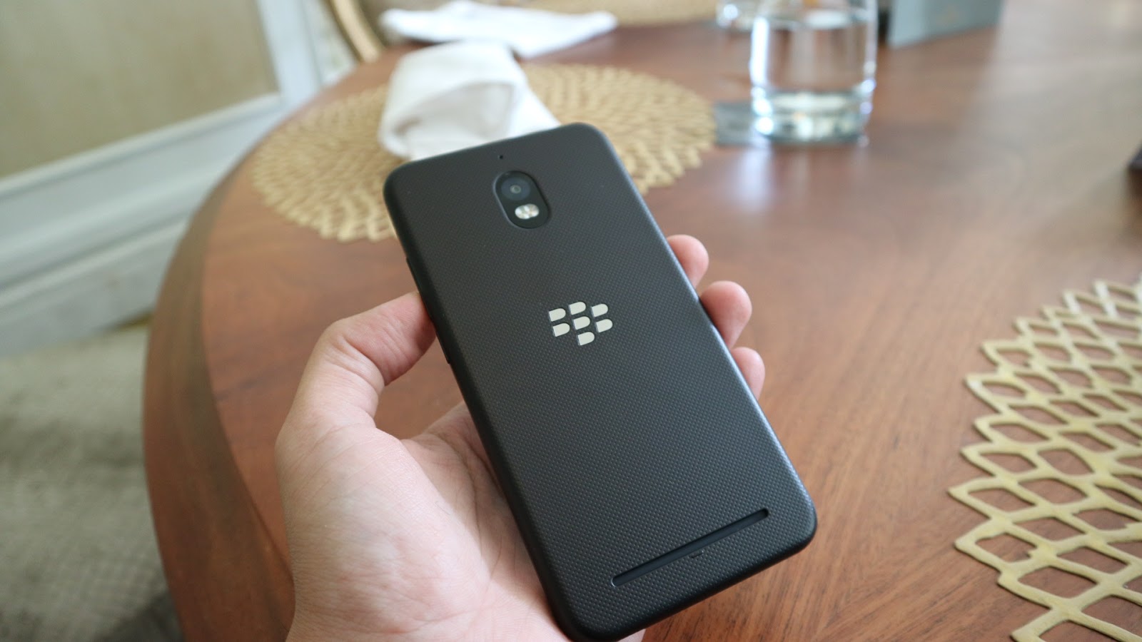 BlackBerry Aurora, Full Prices, Specifications And Features In Pakistan
