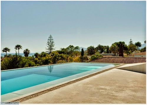 Wahh-Rumah-Mewah-Dilengkapi-Kolam-Renang