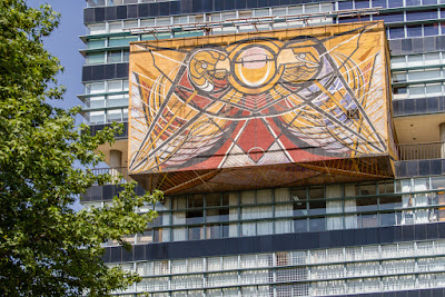 En Ciudad de México, by Guillermo Aldaya / PhotoConversa