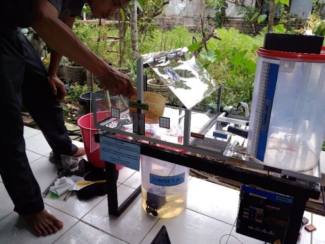 Gambar 4 2 Pengisian Tangki Sumber air Gambar 4 2 Pengisian Tangki Sumber air