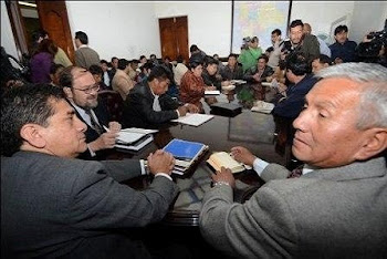 varias horas ha durado el encuentro entre los ministros de Evo y la Central Obrera Boliviana