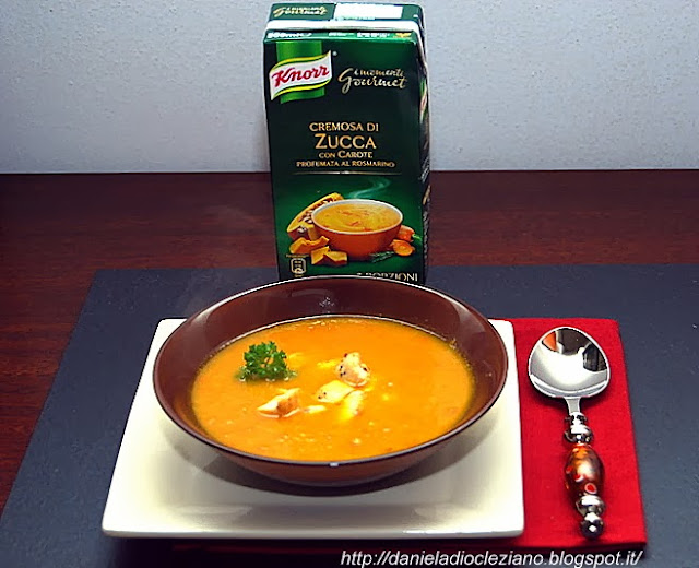 cremosa di zucca con carote profumata al rosmarino e bocconcini piccanti di pollo 