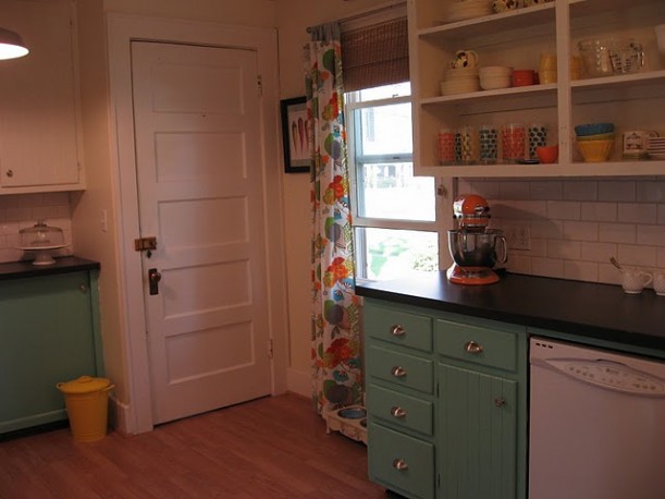 Dress My Home: Painting your kitchen cabinets