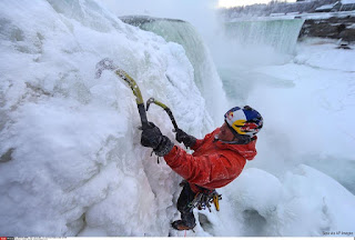 Will Gadd Orang pertama yang mendaki Niagara Will Gadd Orang pertama yang mendaki Niagara