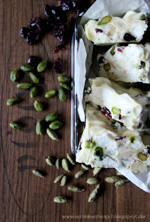 White Christmas Rocky Road www.eatsewsleep.blogspot.de