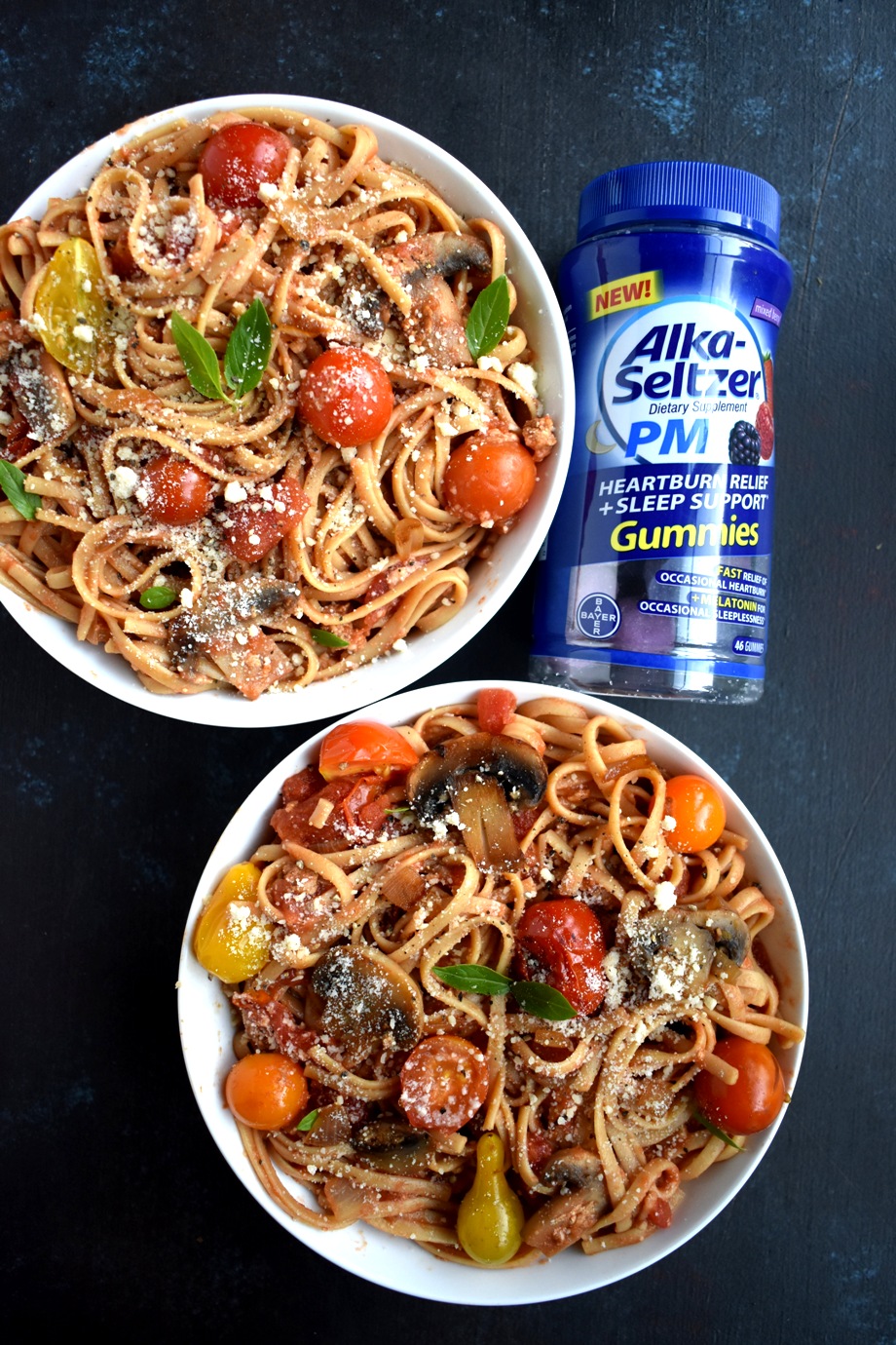 Spicy Creamy Tomato Basil Pasta features a creamy, spicy tomato basil sauce made with Greek yogurt, parmesan and fresh cherry tomatoes and sauteed mushrooms! www.nutritionistreviews.com