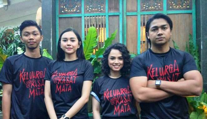 My Films Synopsis Keluarga Tak Kasat Mata